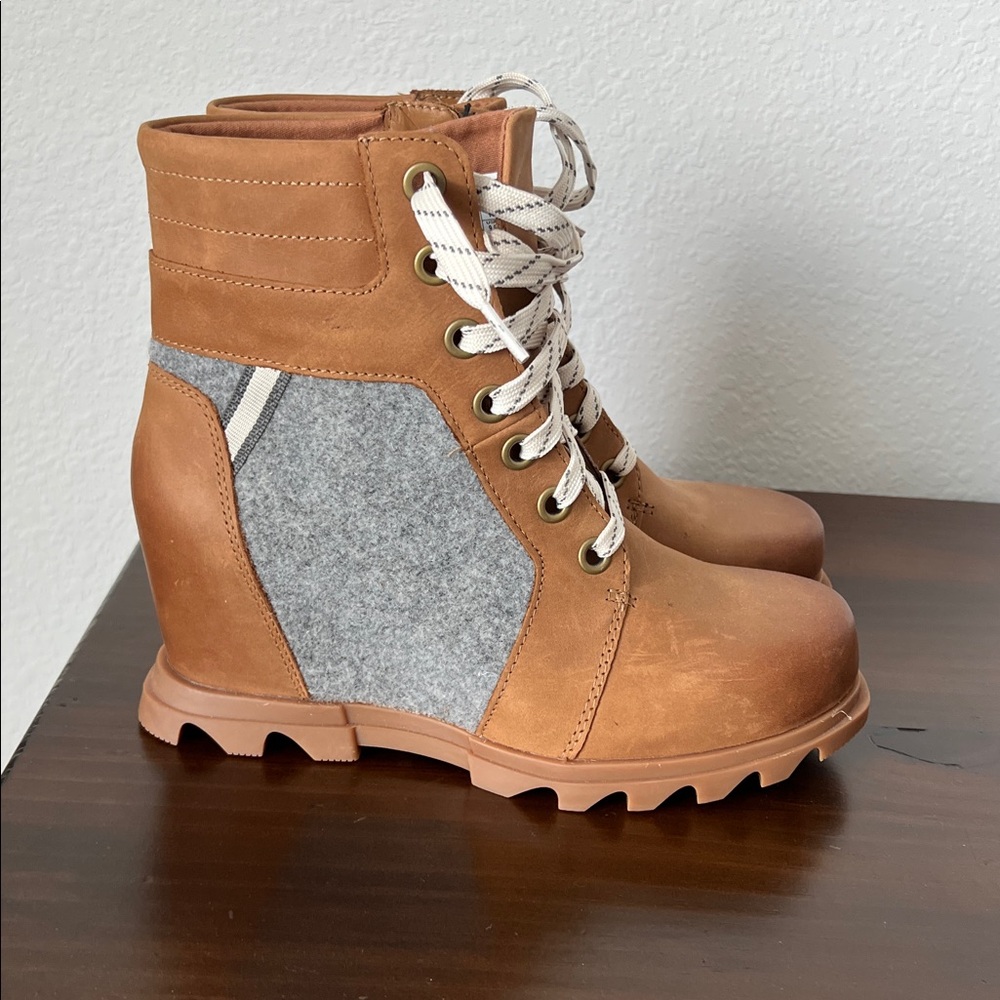 NWT SOREL Joan Of Arctic Wedge III Lexie Bootie – Taffy/Gum